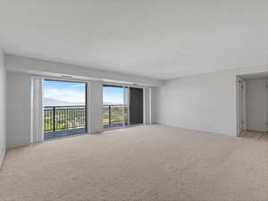 Empty room with light carpet