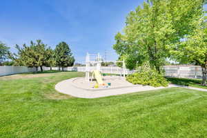 View of home's community