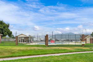 Surrounding community with a mountain view