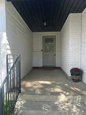 Front Covered Entry (Snow free)