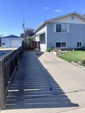 View of side of property featuring an outdoor structure and driveway