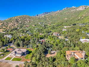 Aerial view of property and surrounding area featuring a mountain backdrop