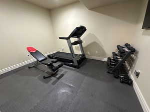 Exercise room with baseboards