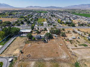 Aerial view of property's location with a mountain backdrop