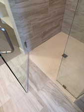 Zero-entry shower (no curb)