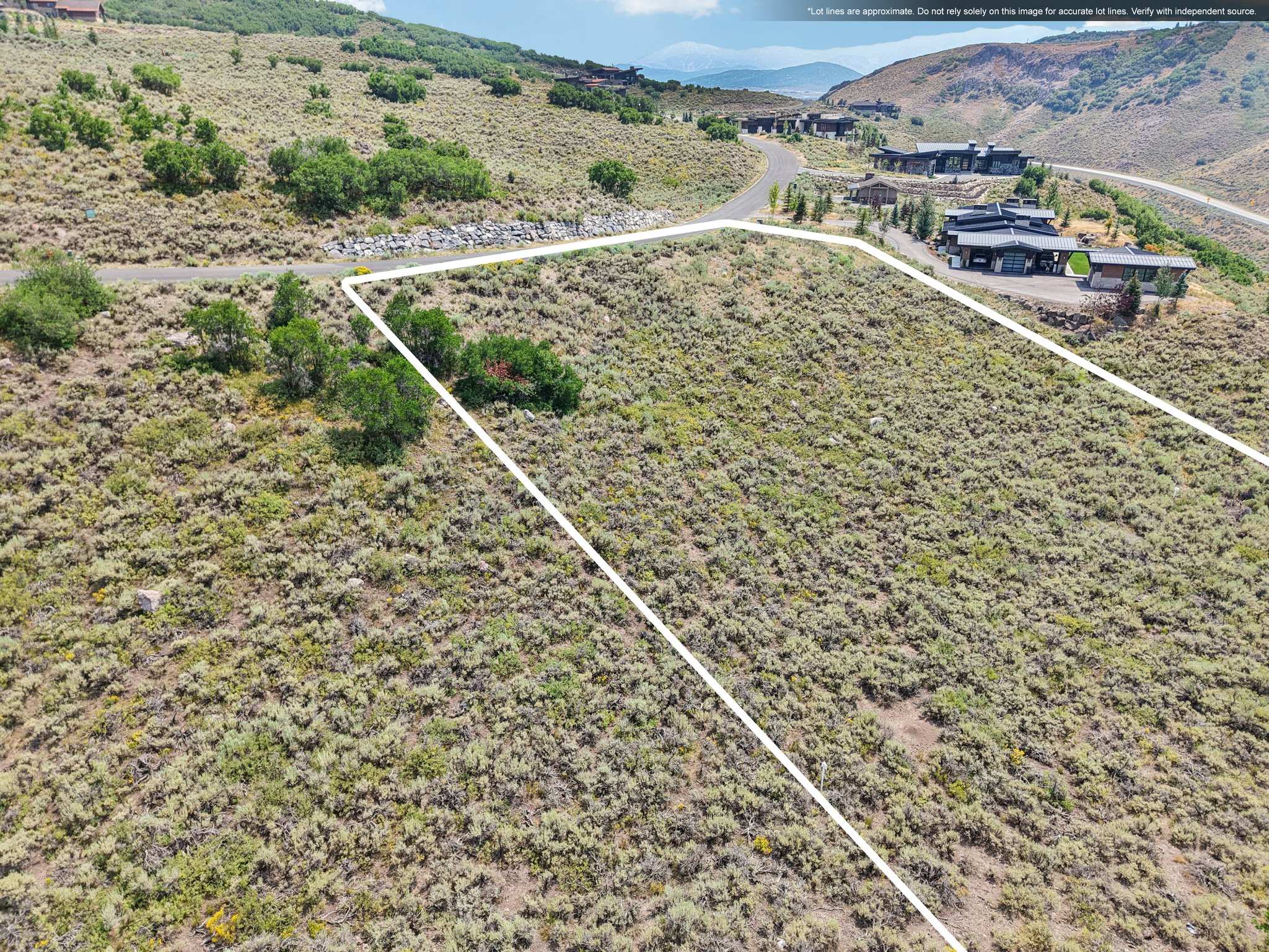 View of property location featuring property boundaries highlighted and a mountain backdrop