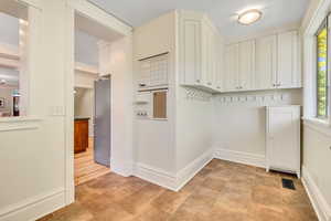 Laundry room with baseboards