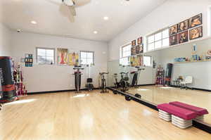 Exercise area featuring visible vents, baseboards, a ceiling fan, recessed lighting, and wood finished floors
