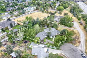 Aerial view of residential area featuring property parcel outlined