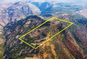 Aerial view of property's location featuring property boundaries highlighted and mountains