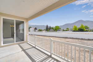 Balcony featuring a mountain view