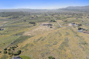 Aerial view of property's location featuring rural landscape and mountains