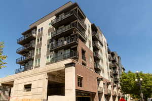 View of apartment building / complex