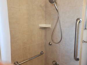 Full bathroom featuring a tile shower