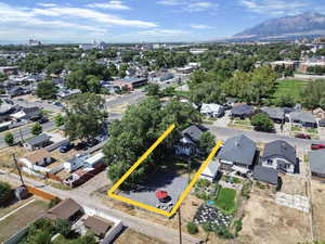 Aerial view of residential area featuring property parcel outlined