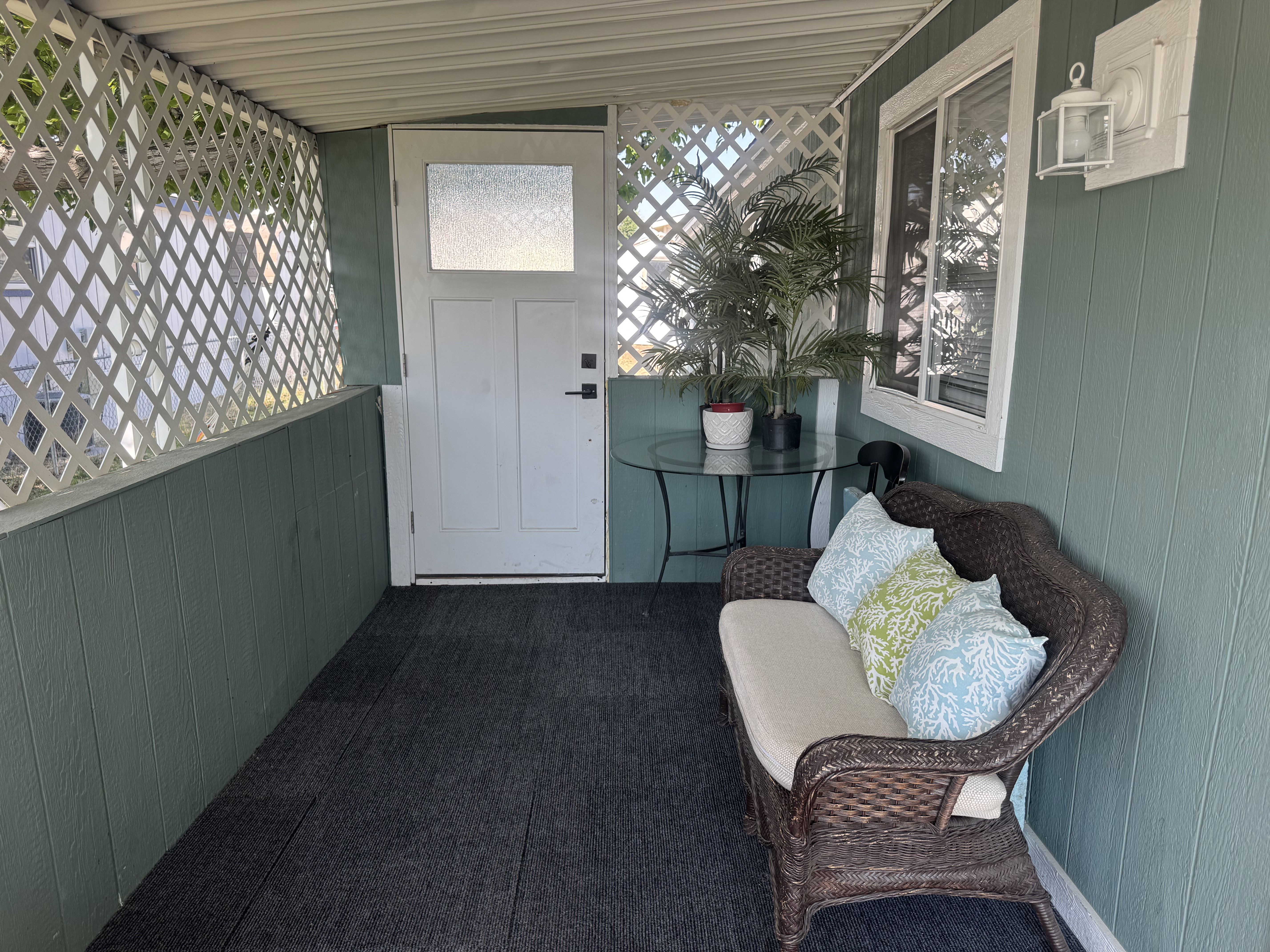 Sunroom / solarium with plenty of natural light