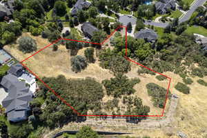 Aerial view of residential area featuring property parcel outlined