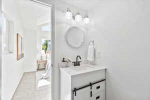 Primary en-suite bathroom
