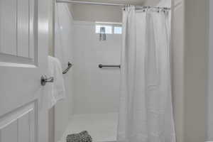 Full bathroom featuring a shower with shower curtain