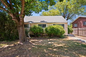 View of front facade with a shingled roof