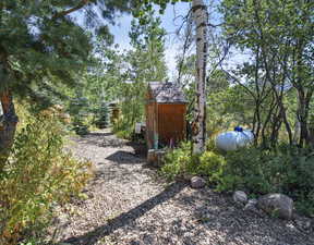 View of yard featuring a storage shed