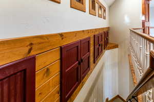 Corridor featuring an upstairs landing