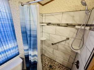 Bathroom featuring tiled shower