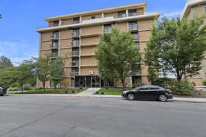 View of apartment building / complex