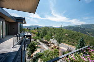 Balcony featuring a mountain view