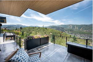 Balcony featuring a mountain view