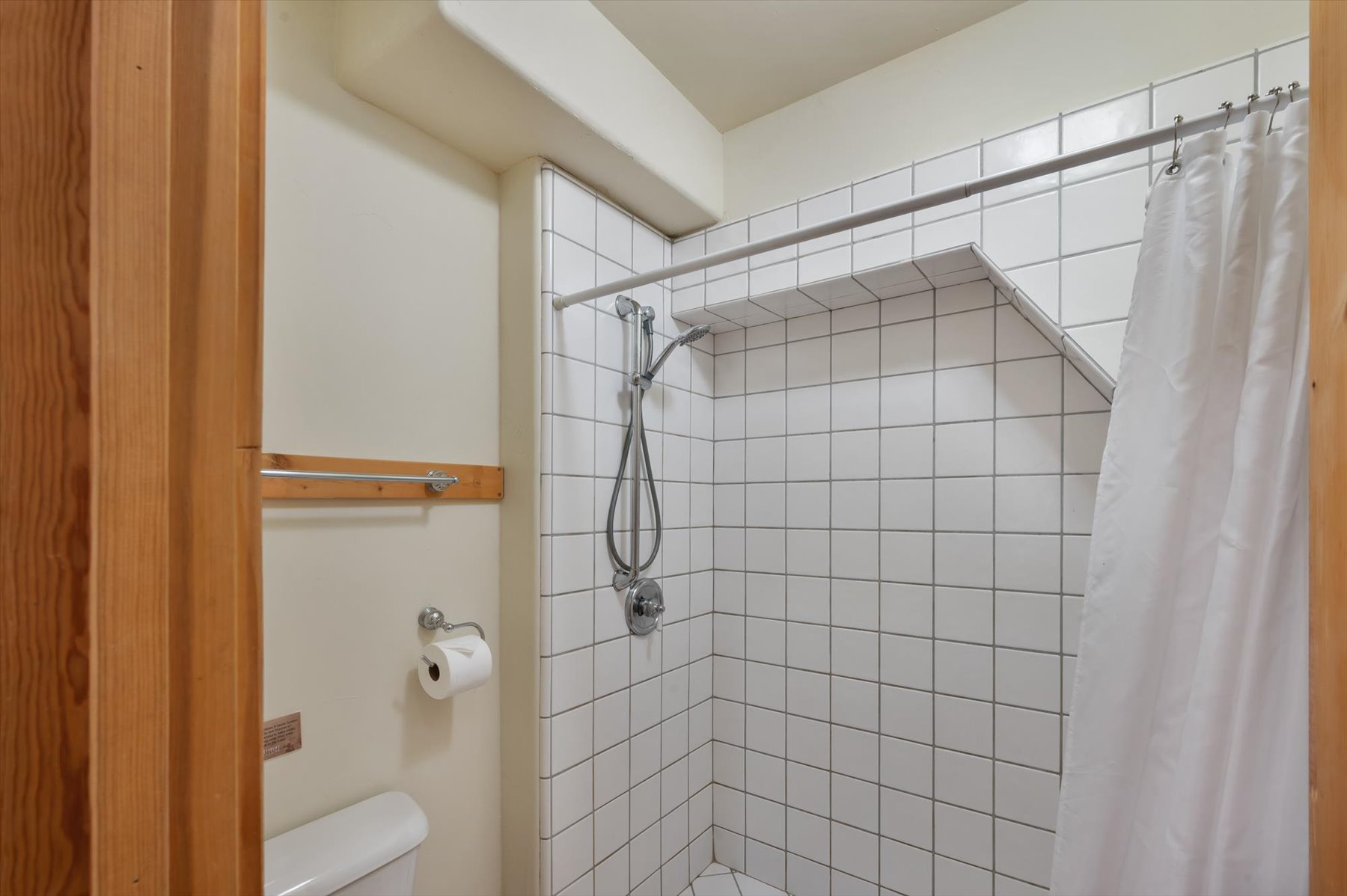Bathroom featuring tiled shower