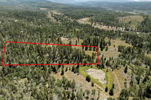 Aerial overview of property's location with property boundaries highlighted and mountains