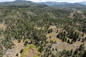 Aerial view of property's location featuring mountains