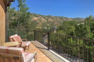 Balcony featuring a mountain view