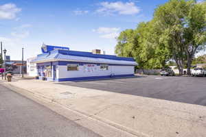 View of commercial location with uncovered parking