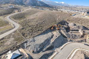 Aerial view of property's location featuring a mountain backdrop