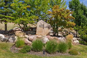 The Highlands Sign entering the community