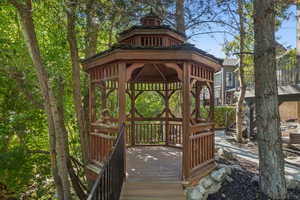 Surrounding community with a gazebo and stairs