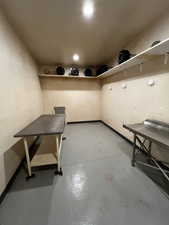 Room in shed with ventilation system