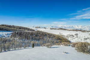 Snowy aerial view with a mountain view