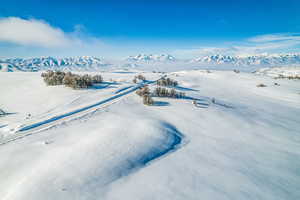 Snowy aerial view with a mountain view