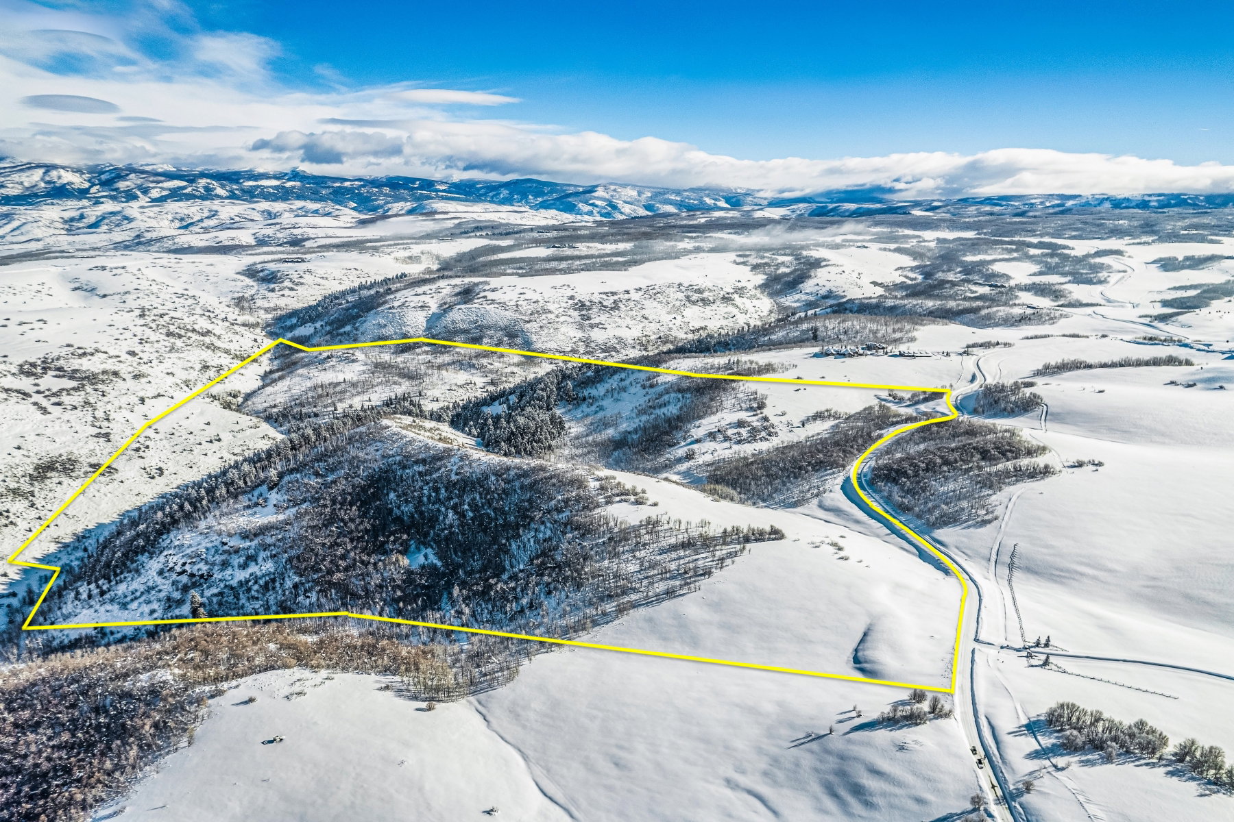 View of property location with a mountain backdrop and property boundaries highlighted