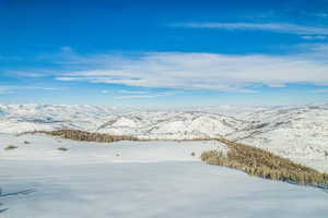 Snowy aerial view featuring a mountain view