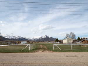View of yard featuring a mountain view, a view of rural / pastoral area, an outbuilding, and a garage
