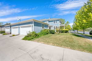 View of front facade featuring a front lawn and driveway