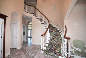 Stairs with a high ceiling and arched walkways