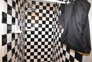 Full bathroom featuring a tile shower