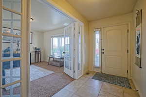 Spacious Foyer Entrance  for guests.