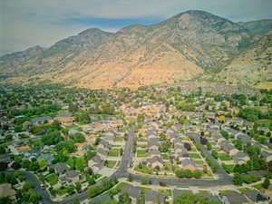 Wonderful neighborhood and close to mountain relaxation and activities. Great hiking trails.