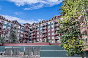 View of apartment building / complex
